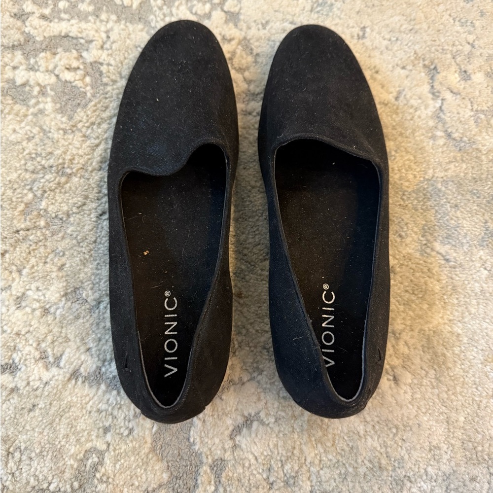 Vionic Black Suede Flats Sleek and Versatile